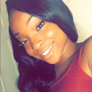 Meet your Posher, Niya